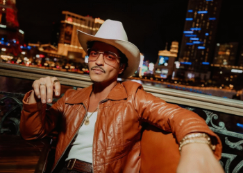 Bruno Mars rompe el silencio y revela la portada de su nuevo álbum solista tras casi una década