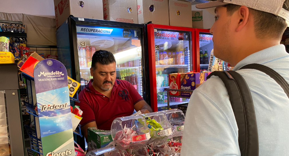 Cafetería Navarro apoya con becas alimenticias a estudiantes de la Unison