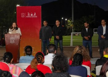 Entrega alcaldesa Karla Córdova González trabajos de rehabilitación de campos deportivos en Guaymas Norte
