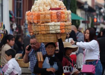 Labora en informalidad 55.4% de la población