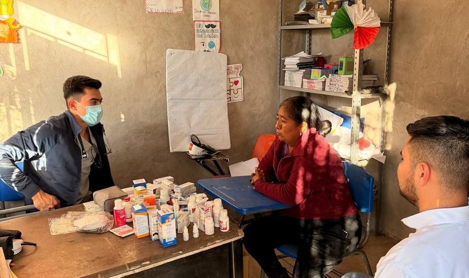 Casa Enlace Guaymas del diputado Ramón Flores lleva jornada de salud a Compuertas