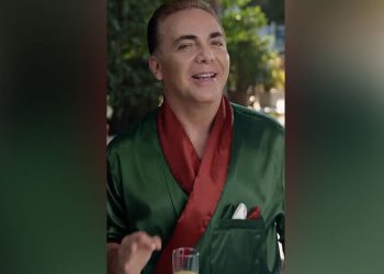 Cristian Castro se burla de sí mismo y “enseña a no hacer nada” en comercial para el Mundial 2026