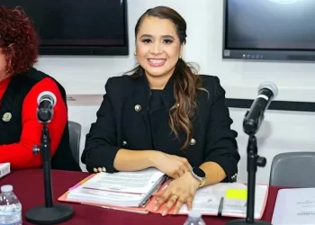 Retienen en garita a diputada de BC…¡con 800 mil pesos!