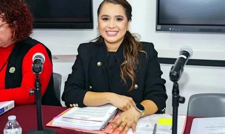 Retienen en garita a diputada de BC…¡con 800 mil pesos!