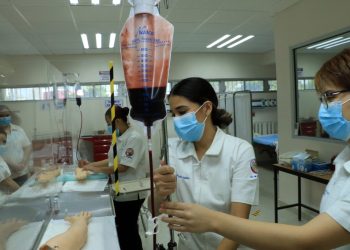 Forma Unison profesionales de la enfermería para enfrentar nuevos retos