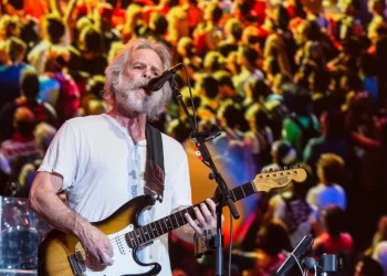 Bob Weir, miembro fundador de Grateful Dead, muere a los 78 años