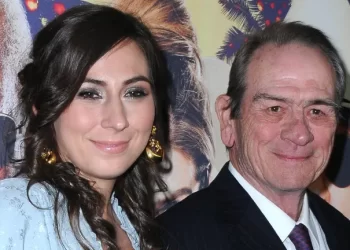 Hallan muerta a Victoria, hija de Tommy Lee Jones