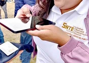 Afilia SNTE a Morena a 1.2 millones de maestros