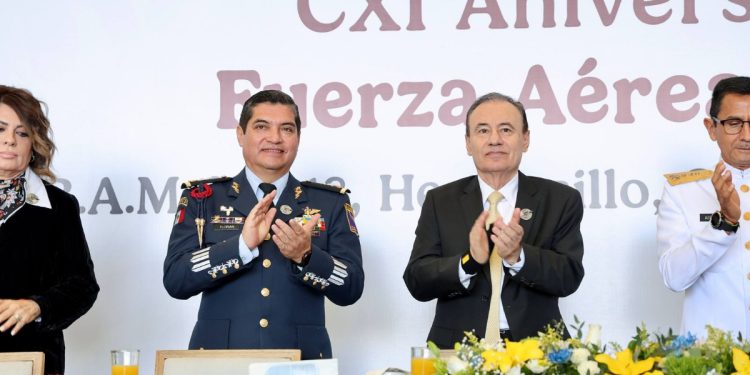 Encabeza Gobernador Durazo conmemoración del 111 aniversario de la Fuerza Aérea Mexicana
