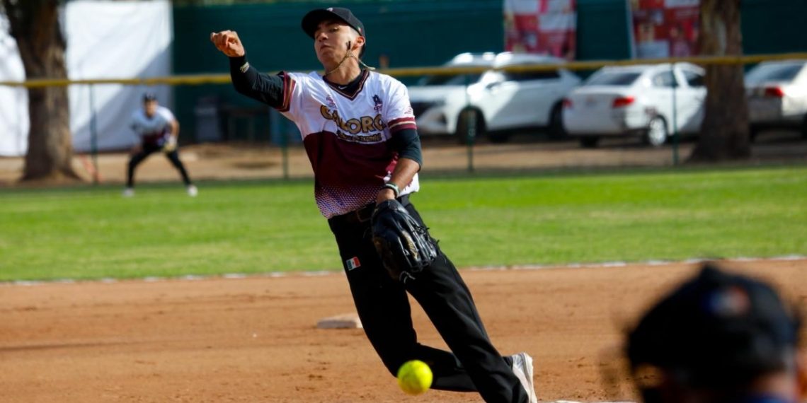 Festejan reinados dentro de la Olimpiada Estatal de Softbol 