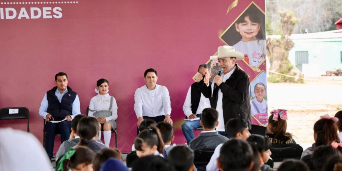 Alfonso Durazo lleva infraestructura hídrica y apoyos educativos a municipios del centro