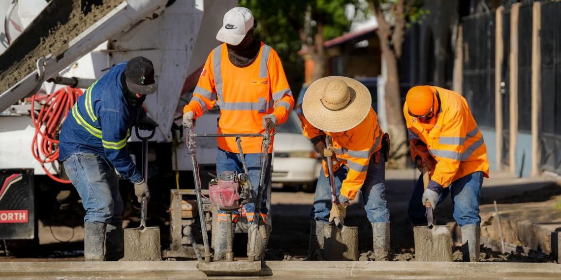 Avanza Ayuntamiento de Hermosillo en rehabilitación del crucero de la calle Reyes y Baviácora