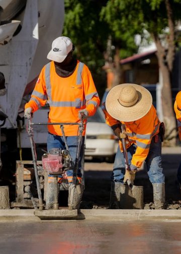 Avanza Ayuntamiento de Hermosillo en rehabilitación del crucero de la calle Reyes y Baviácora