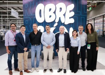 Refrenda Javier Lamarque compromiso de trabajo conjunto y crecimiento de la empresa Radiall