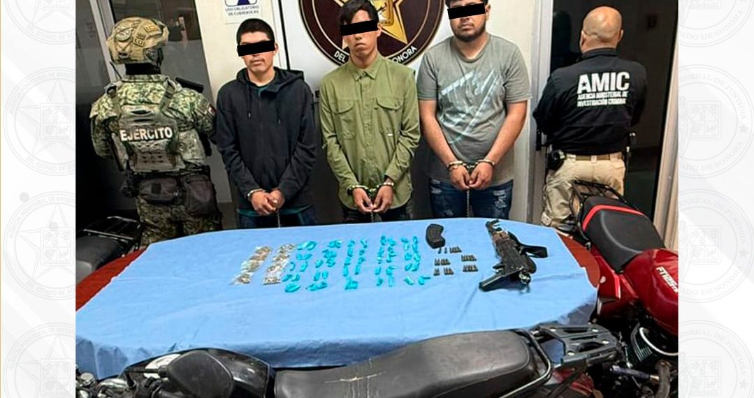 FGJES detiene a tres sujetos en posesión de vehículo con reporte de robo, drogas y arma de uso exclusivo en Cajeme