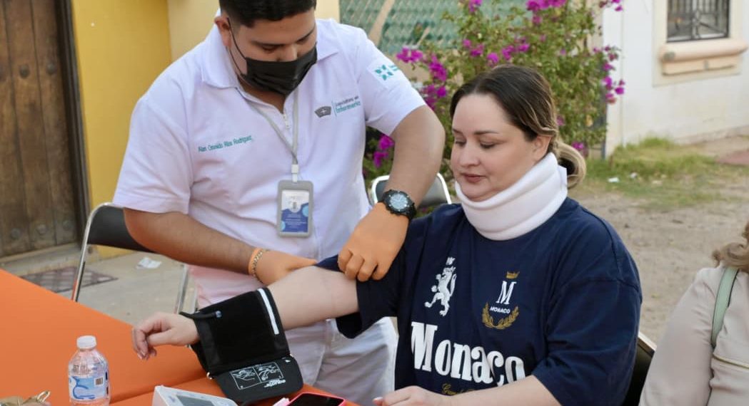 Acerca Toño Astiazarán servicios de “Miércoles en tu colonia” a familias de Villa Bonita