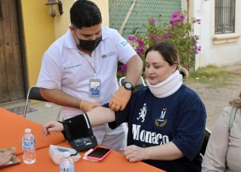 Acerca Toño Astiazarán servicios de “Miércoles en tu colonia” a familias de Villa Bonita