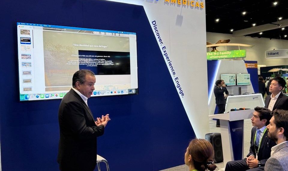 Expone Toño Astiazarán programas de éxito en innovación en Congreso internacional DTech