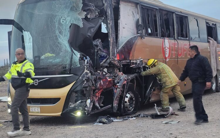 Choque deja 4 muertos y 25 lesionados en carretera de Sonora
