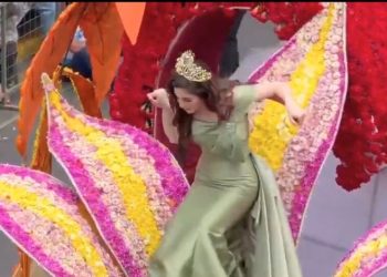 Fátima Bosch se desmaya durante desfile en Ecuador