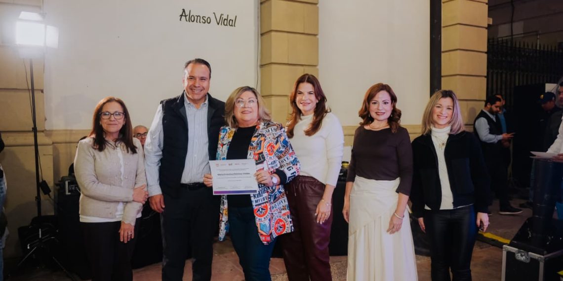 Reconocen Toño Astiazarán y Patty Ruibal a participantes de Una Mirada a la Discapacidad