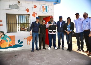 Beneficia Toño Astiazarán a familias de Bahía Kino con modernización de plaza y Centro de Castración y Salud Animal