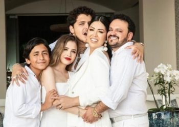 Christian Nodal ya no sigue a sus papás en redes