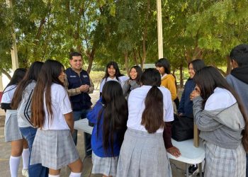 Gobierno de Sonora lleva jornadas de prevención de la violencia a estudiantes de Vícam