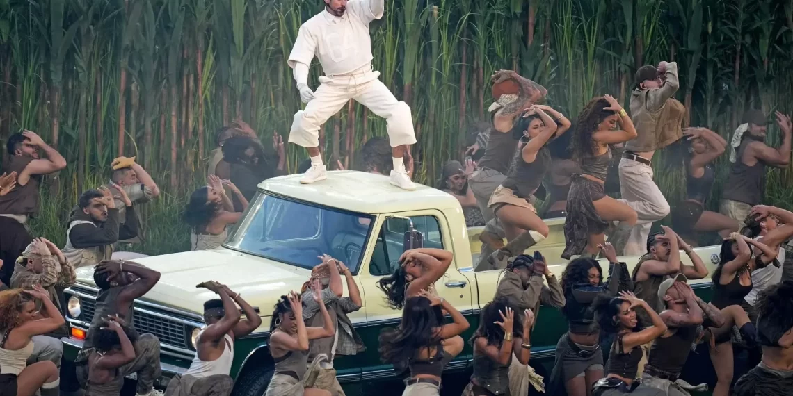 Bad Bunny entrega una carta de amor a Puerto Rico en el Super Bowl