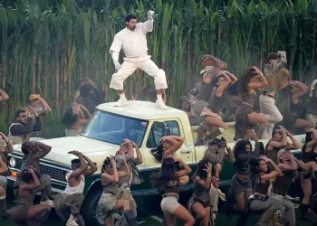 Bad Bunny entrega una carta de amor a Puerto Rico en el Super Bowl