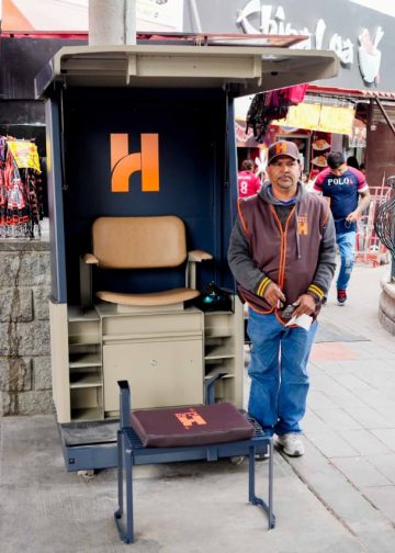 Equipa Toño Astiazarán a boleros con décadas en el oficio en Hermosillo