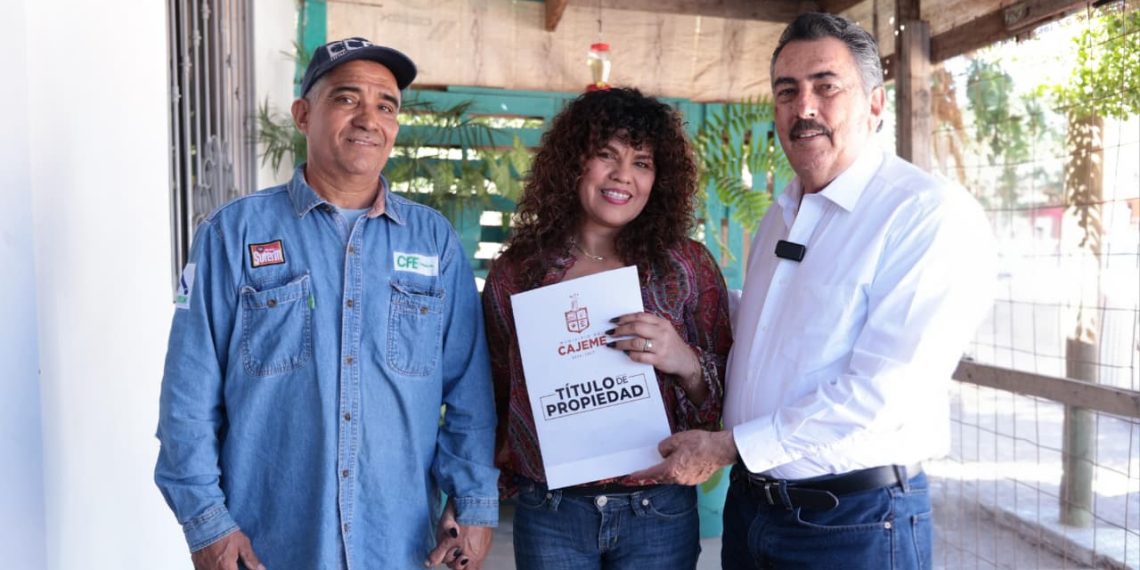 Familias de Cajeme reciben escrituras de propiedad gracias a gestión de Javier Lamarque