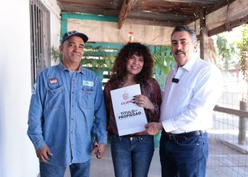 Familias de Cajeme reciben escrituras de propiedad gracias a gestión de Javier Lamarque