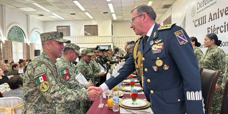 Conmemoran el 113 Aniversario del Día del Ejército Mexicano con ceremonia de reconocimiento a su labor