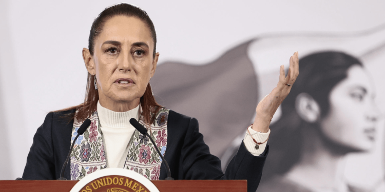 Sheinbaum anuncia inversión de Coca-Cola y llegada del trofeo mundialista