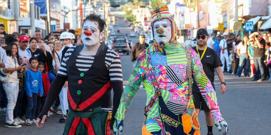 Presenta Karcocha, el arlequín más famoso del mundo espectáculo en el Carnaval Guaymas 2026 “El pueblo está de fiesta”