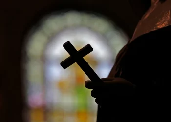 El clero de EU ha pagado miles de millones de dólares en acuerdos por abusos sexuales