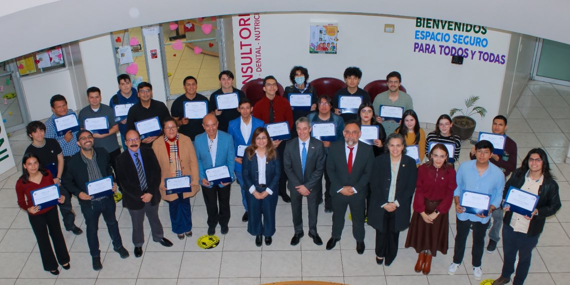 Unison fortalece formación en semiconductores con clausura del programa E3