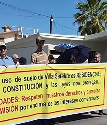 Se manifiestan vecinos de Villa Satélite; Rechazan apertura de más comercios