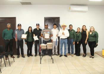 Participa Congreso del Estado en toma de protesta de regidor en Carbó