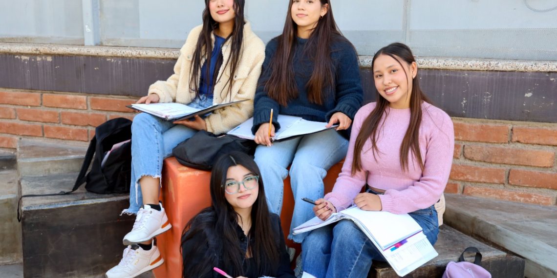 Más de 4 mil aspirantes avanzan hacia su ingreso a la UES a un mes de abrirse el registro