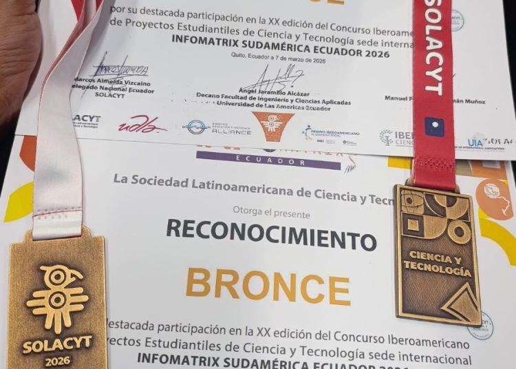 Con medalla de bronce estudiantes de Cecyte destacan en el concurso Infomatrix Sudamérica Ecuador 2026: SEC