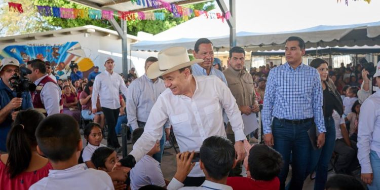 Gobernador Durazo respalda la educación de estudiantes de Miguel Alemán con becas y mejoras en planteles