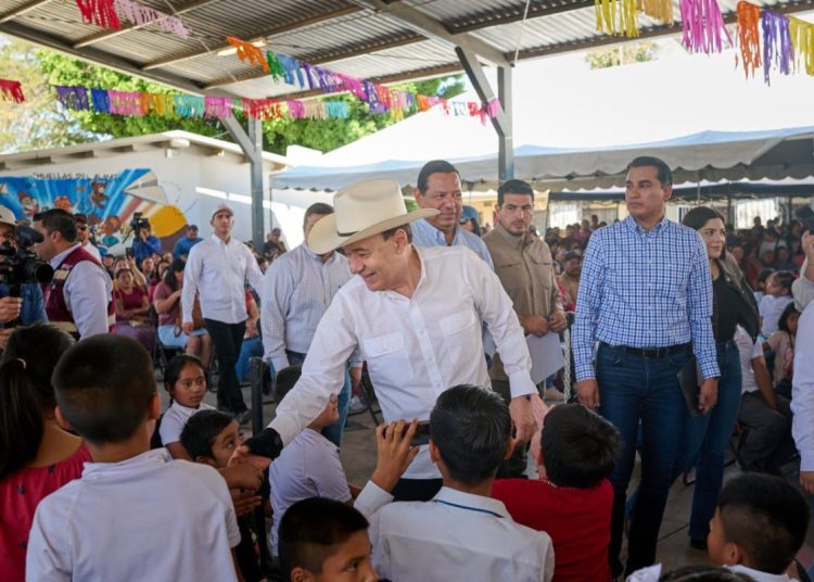 Gobernador Durazo respalda la educación de estudiantes de Miguel Alemán con becas y mejoras en planteles