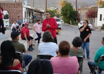 Ramón Flores fortalece el contacto ciudadano con encuentros vecinales en Guaymas