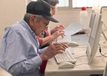Gobierno de Sonora invita a las personas adultas mayores a clases gratuitas de computación en CEDAM