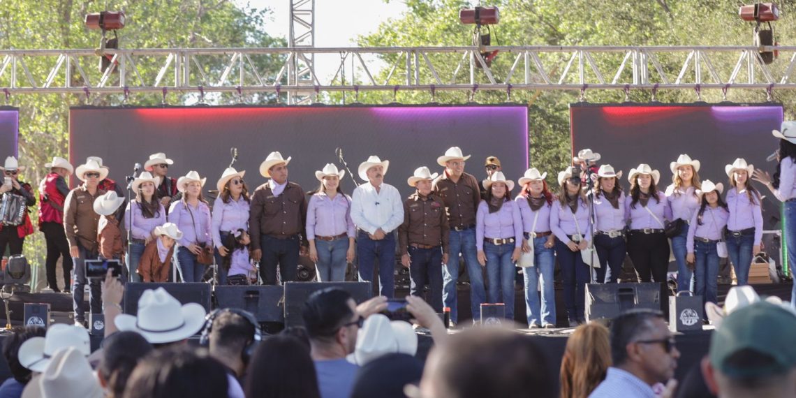 Legisladores del Congreso de Sonora participan en la “16 Cabalgata con Aroma de Mujer”