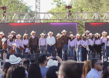 Legisladores del Congreso de Sonora participan en la “16 Cabalgata con Aroma de Mujer”