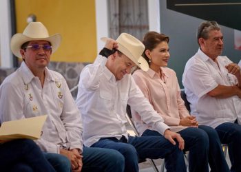 Gobernador Durazo resuelve demandas de comunidades del sur con acciones en salud, obras hídricas y maquinaria