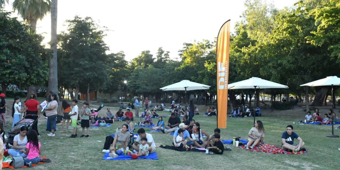 Disfrutan “Picnic de la Familia” en el Parque Madero